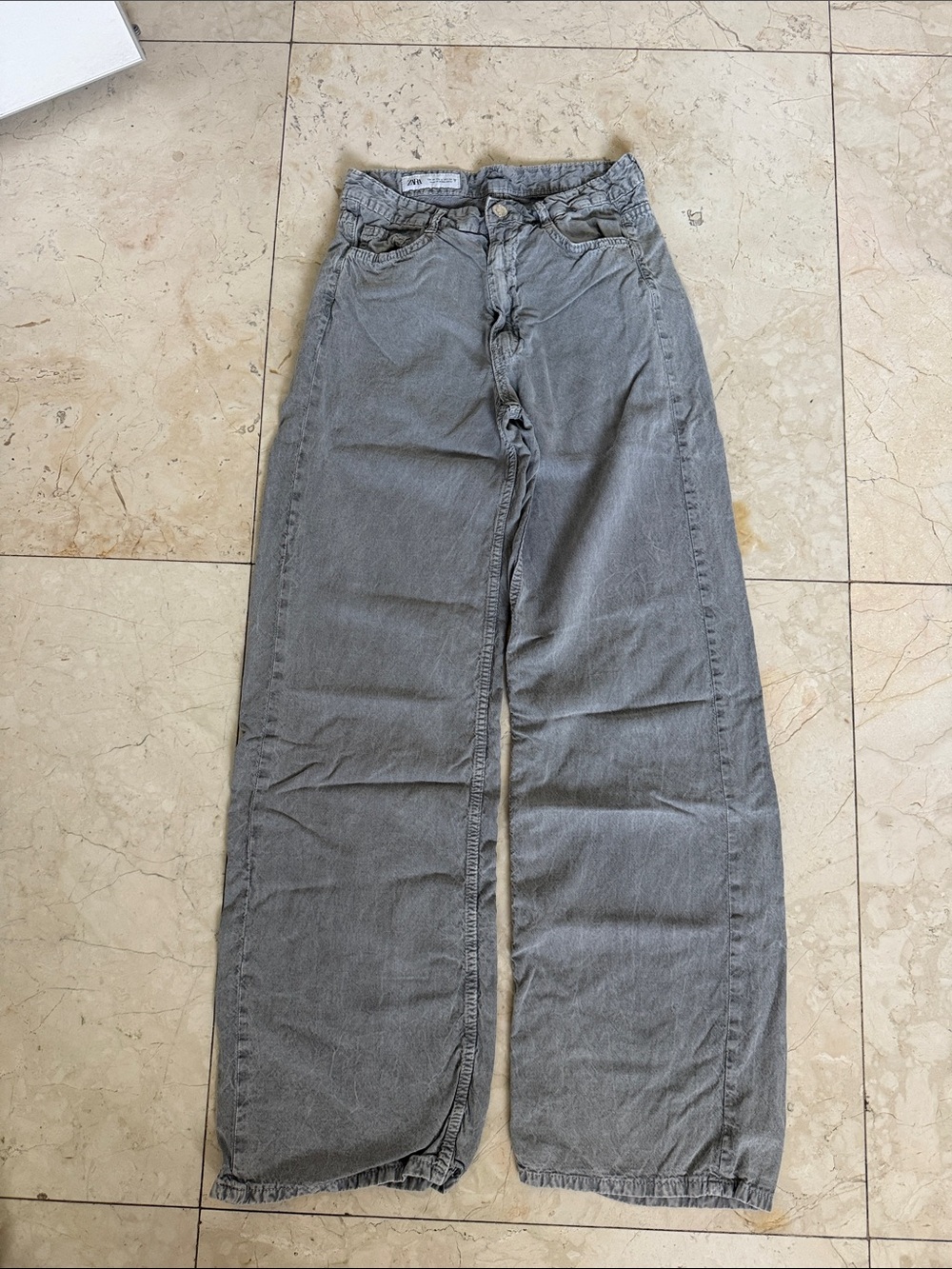 Zara Light Gray Straight Leg Women's Jeans